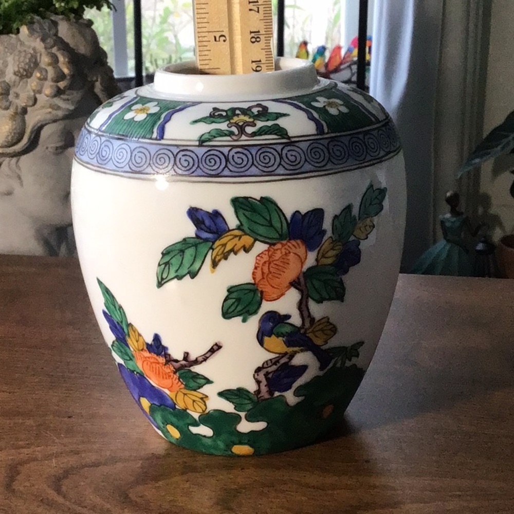 Japanese porcelain jar - a ginger jar or vase - Picture 3 of 13
